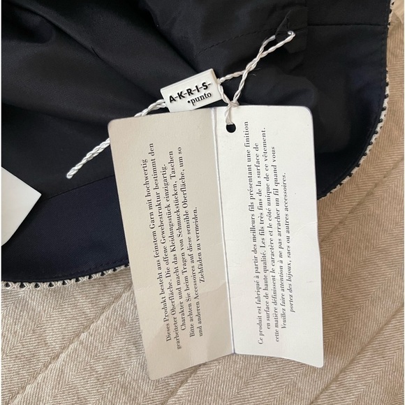 Akris Punto White and Navy Mesh Skirt Size 10 Side Stripes New with Tags - Picture 7 of 7